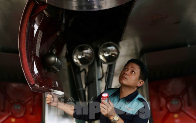 Những người hùng thầm lặng phía sau chuyến bay của tiêm kích Su-30MK2, Yak-130