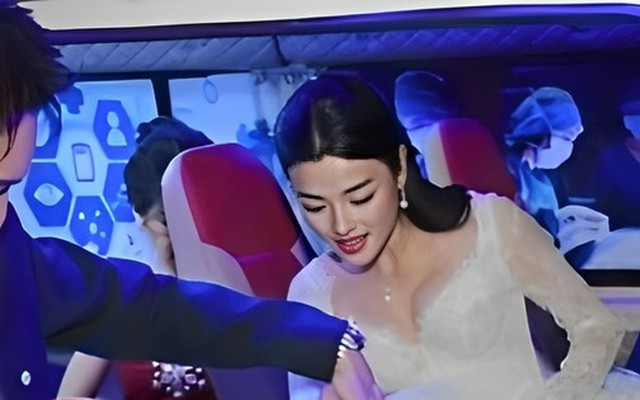 Truy tìm xe cứu thương hú còi inh ỏi chở nghệ sĩ tới thảm đỏ ở TPHCM