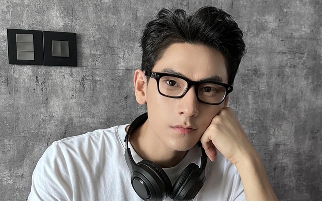 Rầm rộ hình ảnh Isaac quảng cáo cho nhãn hàng từng có sản phẩm nghi dính "đường lưỡi bò", phía nam ca sĩ nói gì?