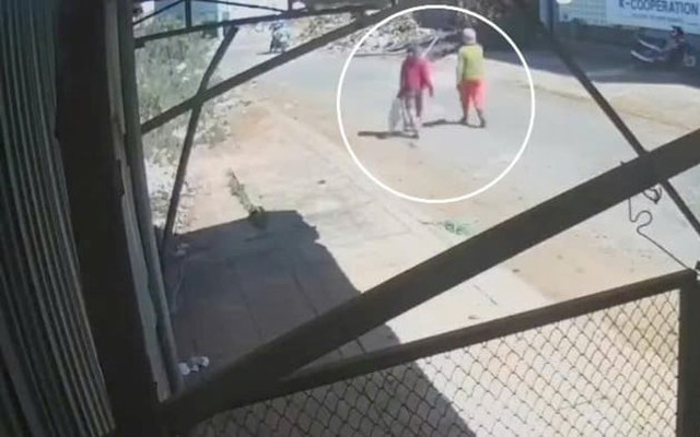 Truy tìm 4 phụ nữ đốt phế liệu gây nổ lớn, vỡ kính ngân hàng tại Pleiku