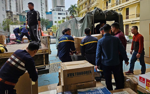 Đoàn cứu hộ của Bộ Công an mang theo radar, flycam và chó nghiệp vụ sang Myanmar cứu nạn động đất