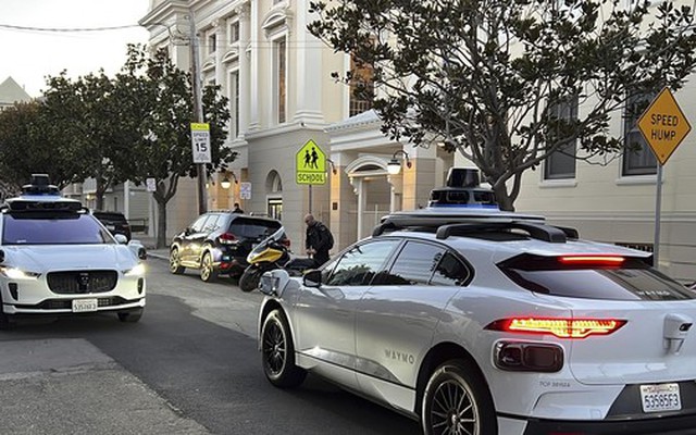 Xe taxi tự lái vi phạm gần 600 lỗi trong một năm