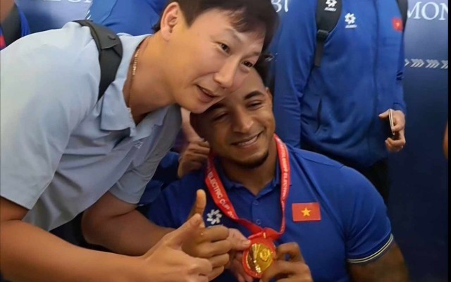 Tuyển Việt Nam vừa có sao Việt kiều 14 tỷ, HLV Kim Sang-sik mơ được thêm "Xuân Son mới"