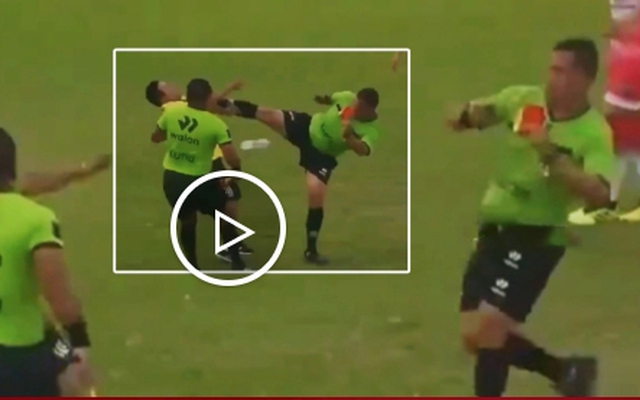 Huấn luyện viên lao vào sân hành hung, trọng tài tung đòn kungfu hạ gục