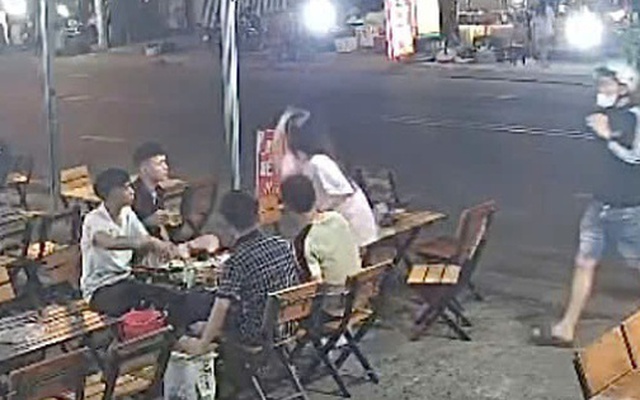 Nguyên nhân cô gái đập ly, 2 thanh niên lao vào chém 4 người ở TP Thủ Đức