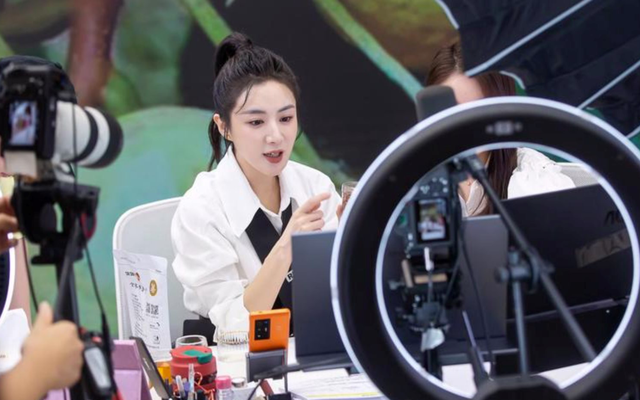 Nhóm nạn nhân không ai ngờ tới của AI: Từng định hình ngành công nghiệp gần 700 tỷ USD, nay suy sụp tinh thần, chật vật kiếm từng đơn hàng