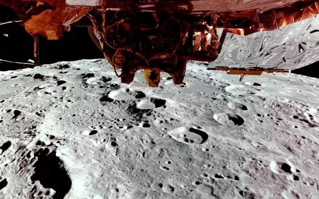 Xem quá trình hạ cánh nghẹt thở của Blue Ghost xuống bề mặt Mặt Trăng