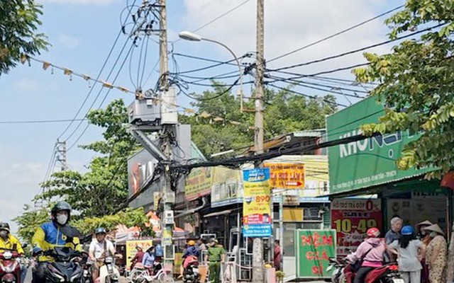 Hai anh em rượt đuổi nhau trên đường, người tử vong kẻ bị thương