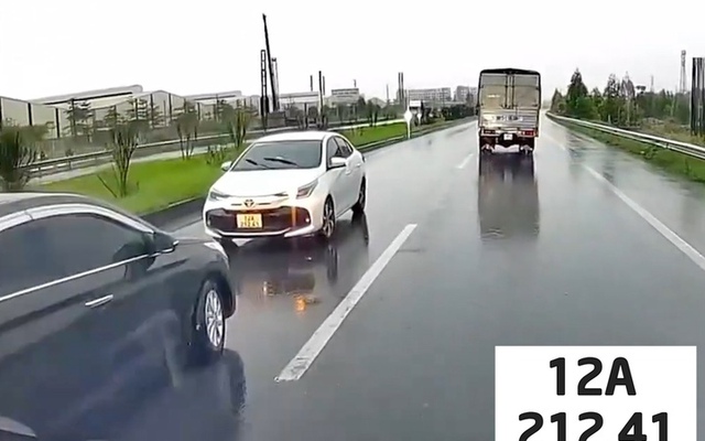 Năm 2025 chạy ngược chiều trên quốc lộ bị phạt bao nhiêu tiền?