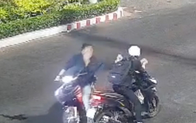 Tạm giữ hình sự kẻ nghi dùng kéo đâm người đi đường ở Cần Thơ