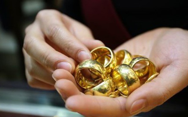 Kịp thời thu hồi 430g vàng trị giá gần 1 tỷ đồng được gửi chuyển phát nhanh, hoàn trả cho người phụ nữ Trung Quốc bị lừa đảo qua mạng