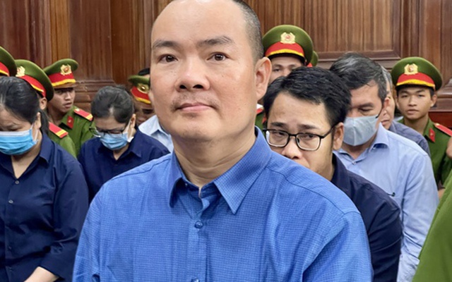 Vụ cấp sai 39.000 bằng lái xe: 1 bị cáo ngất xỉu sau khi nghe tuyên án