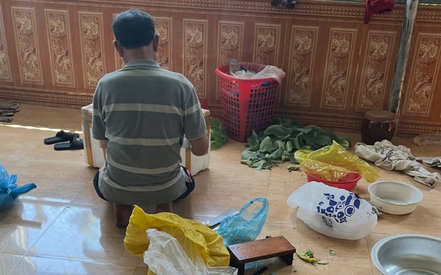 Người cha làm một điều khi con gái trở lại Hà Nội khiến nhiều người cay mắt: Bóng lưng lặng lẽ gói trọn yêu thương