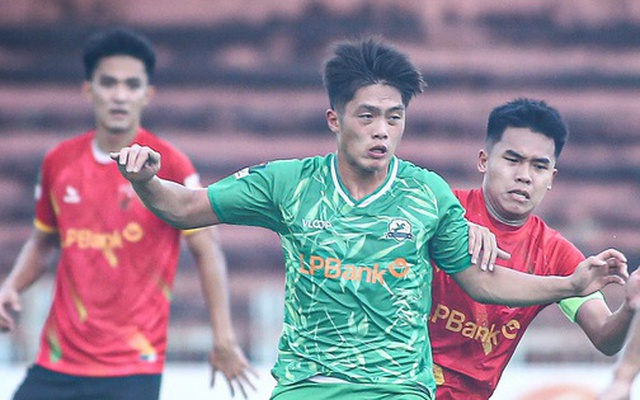 HLV Việt Thắng xúc động sau chiến thắng trước Long An