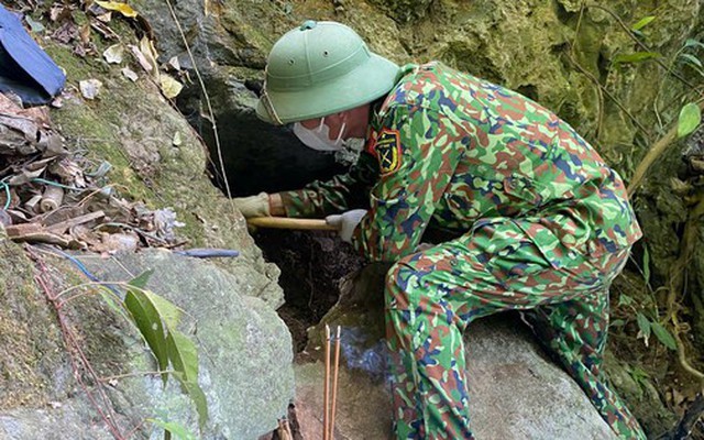 Phát hiện 2 hài cốt liệt sĩ kèm kẹp tóc, ví nữ