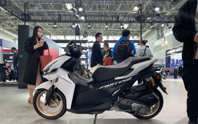 Cứ ngỡ Yamaha NVX 155 2025 ra mắt, nhưng hóa ra đây chỉ là một mẫu xe 'vay mượn' thiết kế đến từ Trung Quốc!