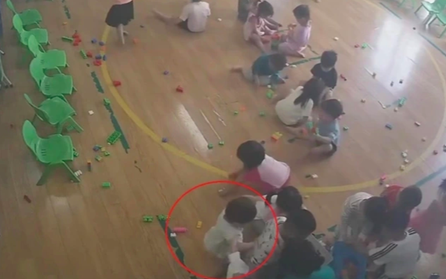 Vụ cô giáo đánh tới tấp trẻ 22 tháng tuổi: Giải thích chỉ đánh vào bỉm, không để lại dấu vết