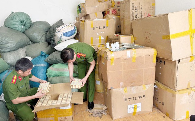 Cận cảnh 10 tấn thuốc giả trị giá tiền tỷ trong 6 kho hàng vừa bị khám xét khẩn cấp ở 6 tỉnh, thành phố
