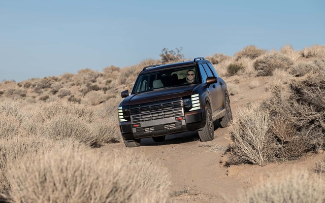 Hyundai Palisade có thêm phiên bản cho người mê offroad: Giá quy đổi hơn 1,15 tỷ đồng, dẫn động 4 bánh, máy V6 3.5L mạnh 287 mã lực, có khóa vi sai cầu sau, lốp gai lớn