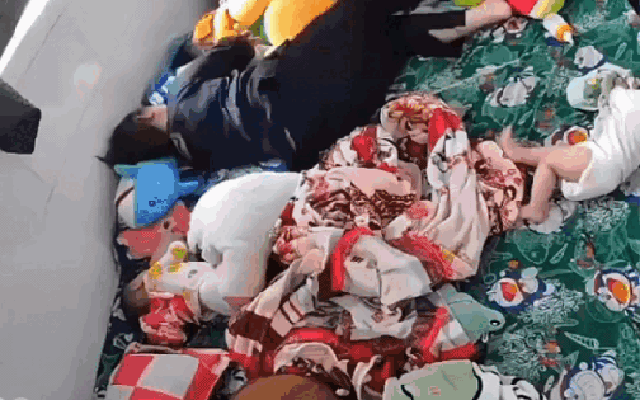 Phẫn nộ trước clip bạo hành tại điểm giữ trẻ ở Tiền Giang