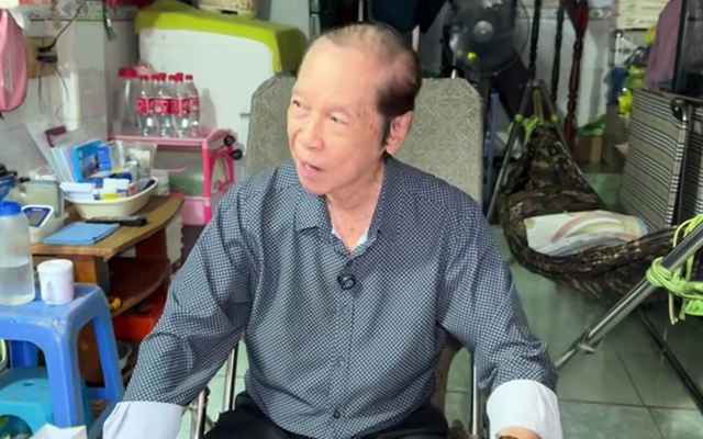 Nam nghệ sĩ nổi tiếng một thời: 82 tuổi vẫn tự chạy xe Honda đi hát quán nhậu dù không được trả lương