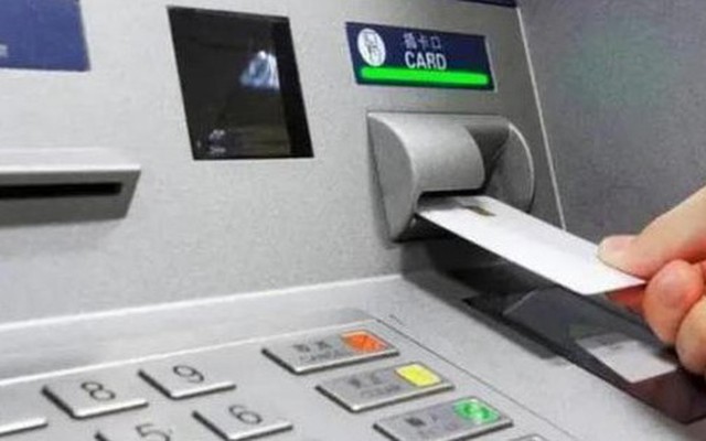 Tài khoản 4 năm không sử dụng bỗng phát sinh loạt giao dịch chuyển khoản, người đàn ông ở Trung Quốc lập tức đến ngân hàng rút 125 triệu: Cảnh sát vào cuộc điều tra