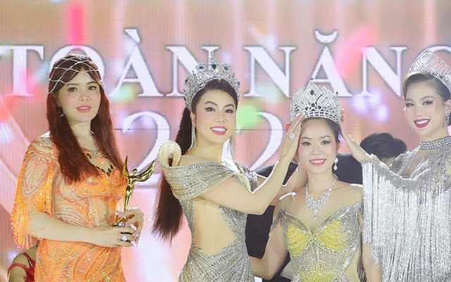 Nữ thạc sĩ sở hữu vòng eo con kiến đăng quang Hoa hậu Doanh nhân Toàn Năng