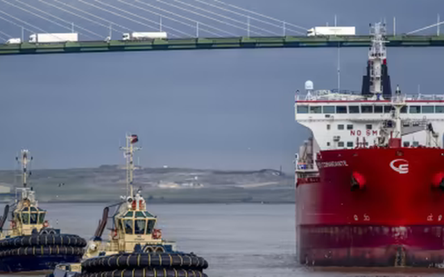 Cước vận chuyển dầu Nga đến bạn hàng thân thiết bất ngờ giảm mạnh, dùng tàu và bảo hiểm của phương Tây cũng không lo bị trừng phạt