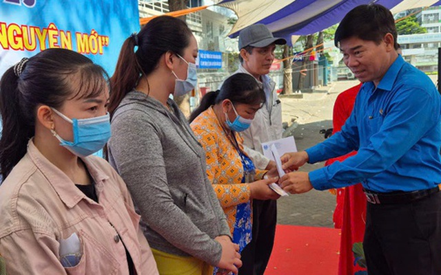 Một công ty ở TP HCM tặng 993 chỉ vàng cho công nhân