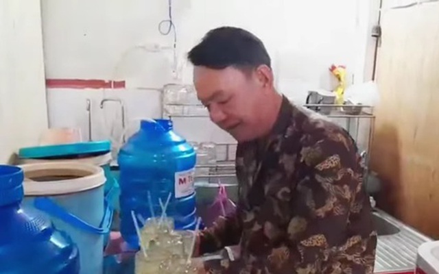 Nam nghệ sĩ làm bưng bê quán cơm: "Tôi mua miếng đất đó không phải xây nhà mà xây mộ cho tôi"