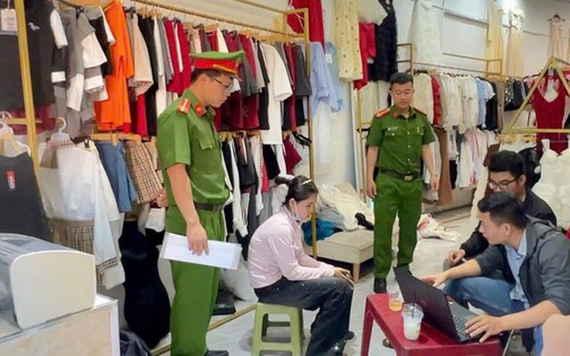 Đường dây bán dâm dưới vỏ bọc shop quần áo