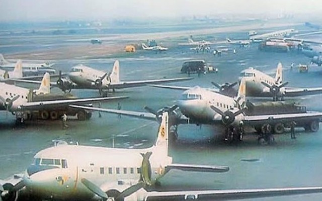 Tân Sơn Nhất choáng váng