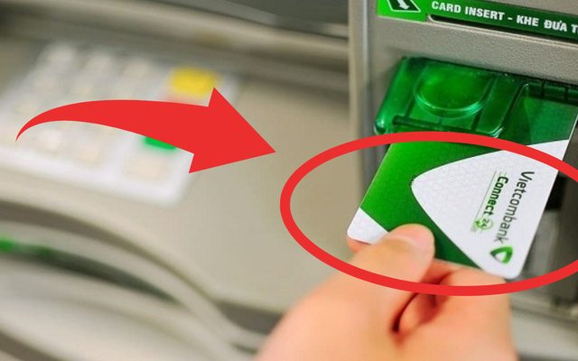 3 thay đổi khi rút tiền bằng thẻ ATM từ năm 2025, ai cũng cần biết