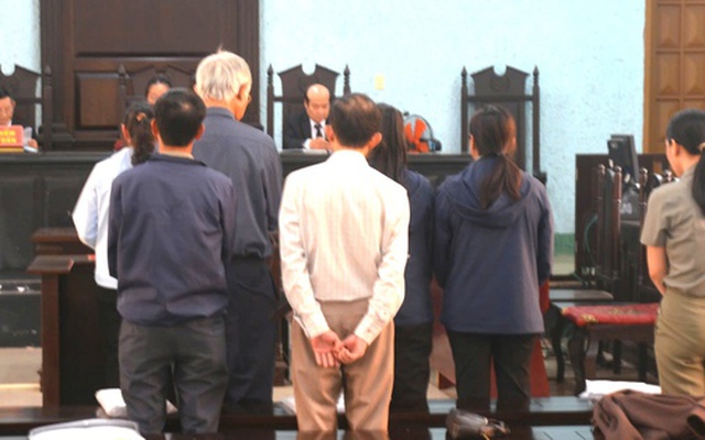 Ra quyết định cấp 14 sổ đỏ không đúng thực tế, cựu phó chủ tịch huyện và thuộc cấp bị phạt tù