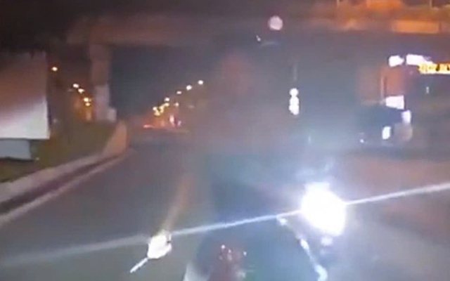 TP HCM: Xác minh clip nam thanh niên chặn ô tô, dùng hung khí đe dọa tài xế