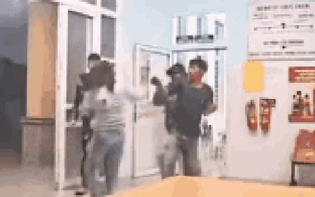 Khởi tố 2 anh em đánh nữ y sĩ tới tấp