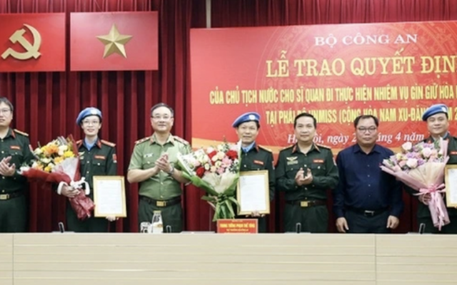 Bộ Công an trao quyết định của Chủ tịch nước cho 3 sĩ quan tham gia gìn giữ hòa bình