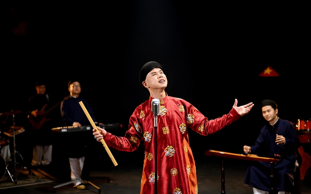 Lý do Phan Đinh Tùng làm mới "Một vòng Việt Nam" kết hợp với bộ sưu tập nhạc cụ truyền thống