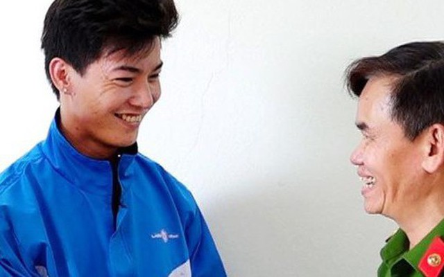 Cô gái sinh năm 2007 đặt cuốc taxi 5 triệu đồng nhưng hủy chuyến, tài xế lập tức báo công an: "Không làm thế chắc tôi ân hận cả đời"