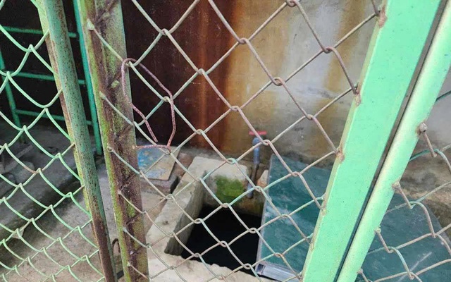 Bé 5 tuổi chết trong bể nước trường mầm non: Bảo vệ quên khóa cửa, đậy nắp bể