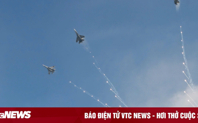 Mãn nhãn với màn thả bẫy nhiệt của tiêm kích Su30-MK2