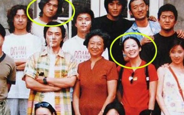 Bức ảnh mờ chụp cặp bạn thân cùng lớp nhưng ẩn chứa đối lập trần trụi