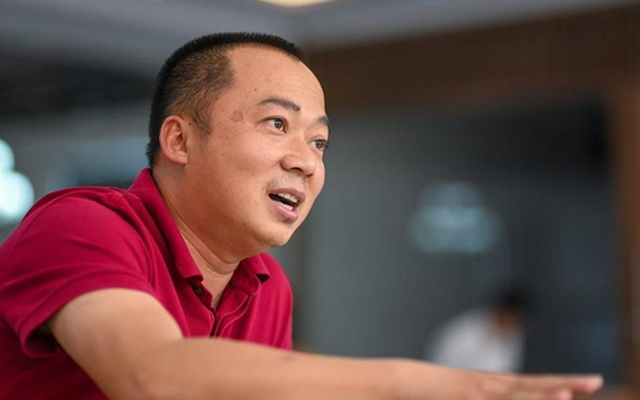 CLIP: Sếp lớn Thế giới Di động tự tay dọn dẹp sau Đại hội cổ đông