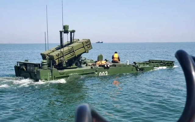 Xe thiết giáp đổ bộ Trung Quốc cực mạnh với HJ-10 ATGM