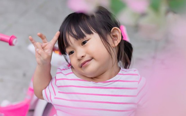 4 đặc điểm kinh điển của 1 “đứa trẻ biết ơn”, có bất kỳ đặc điểm nào cũng là phước lành của cha mẹ