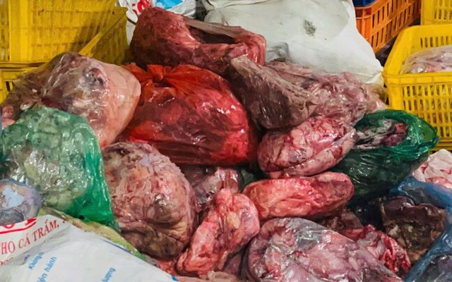 Cận cảnh 10 tấn nội tạng hôi thối chuẩn bị tuồn vào nhà hàng, quán ăn dịp lễ