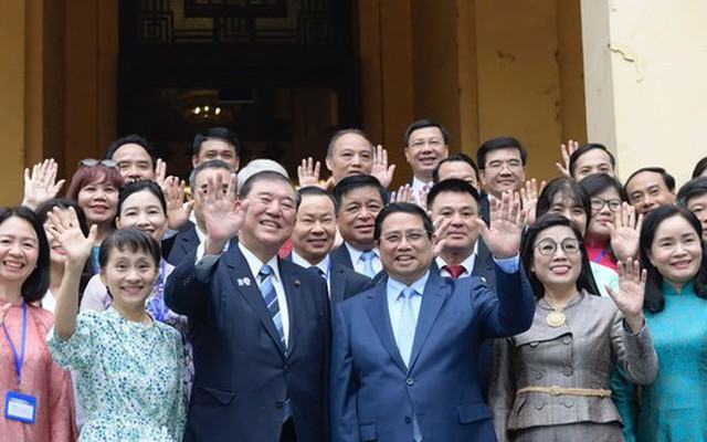 Hai Thủ tướng Việt - Nhật cùng uống cà phê, thăm Bảo tàng Lịch sử quốc gia