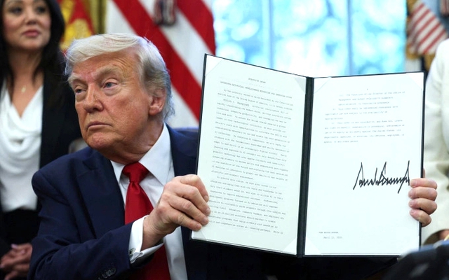 Ông Trump vừa ký sắc lệnh "vớt kho báu 1 tỷ tấn", cổ phiếu 1 công ty lập tức tăng vọt 40%