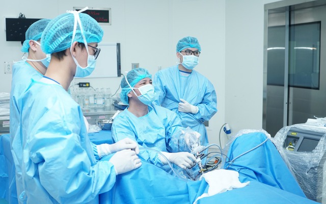 Thực hiện thành công 1 cuộc phẫu thuật chưa từng có tiền lệ tại Việt Nam