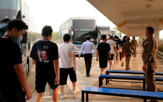 Nhiều người Việt ra nước ngoài dính lừa đảo "việc nhẹ, lương cao": Bộ Ngoại giao nói gì?